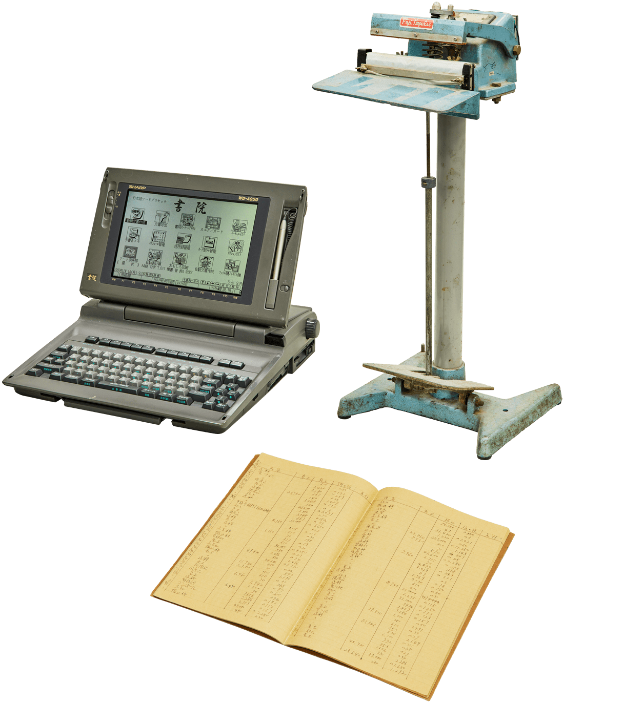 世田谷自然食品創業当時使用していたワープロ、手書きの出納帳、シーラーの写真