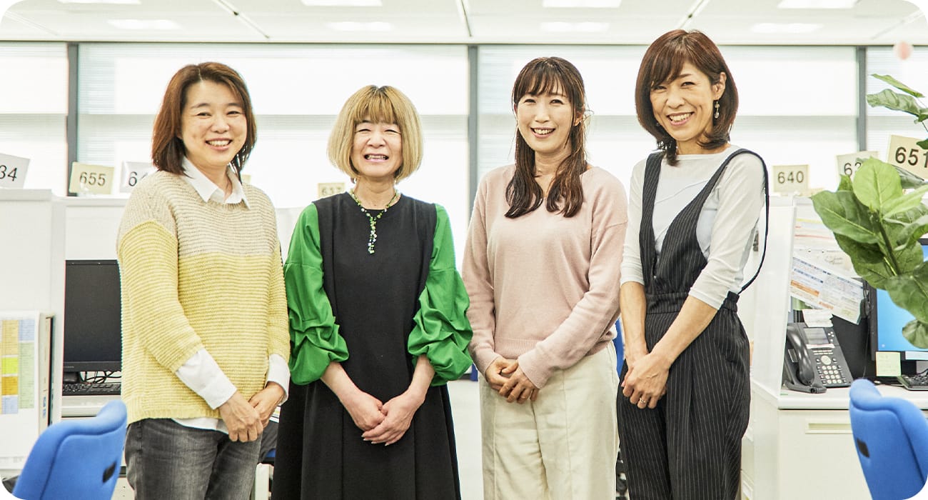 パートさんが4人並んでいる写真