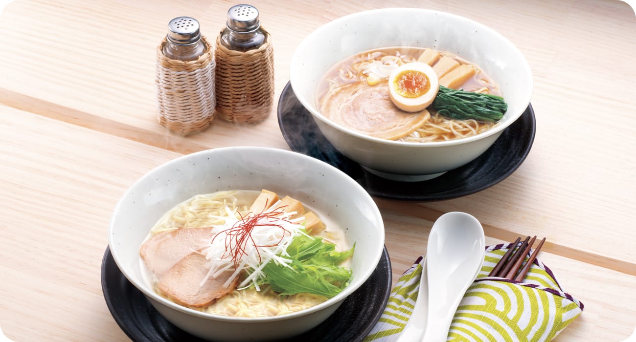 ラーメンが二つ並んでいる写真